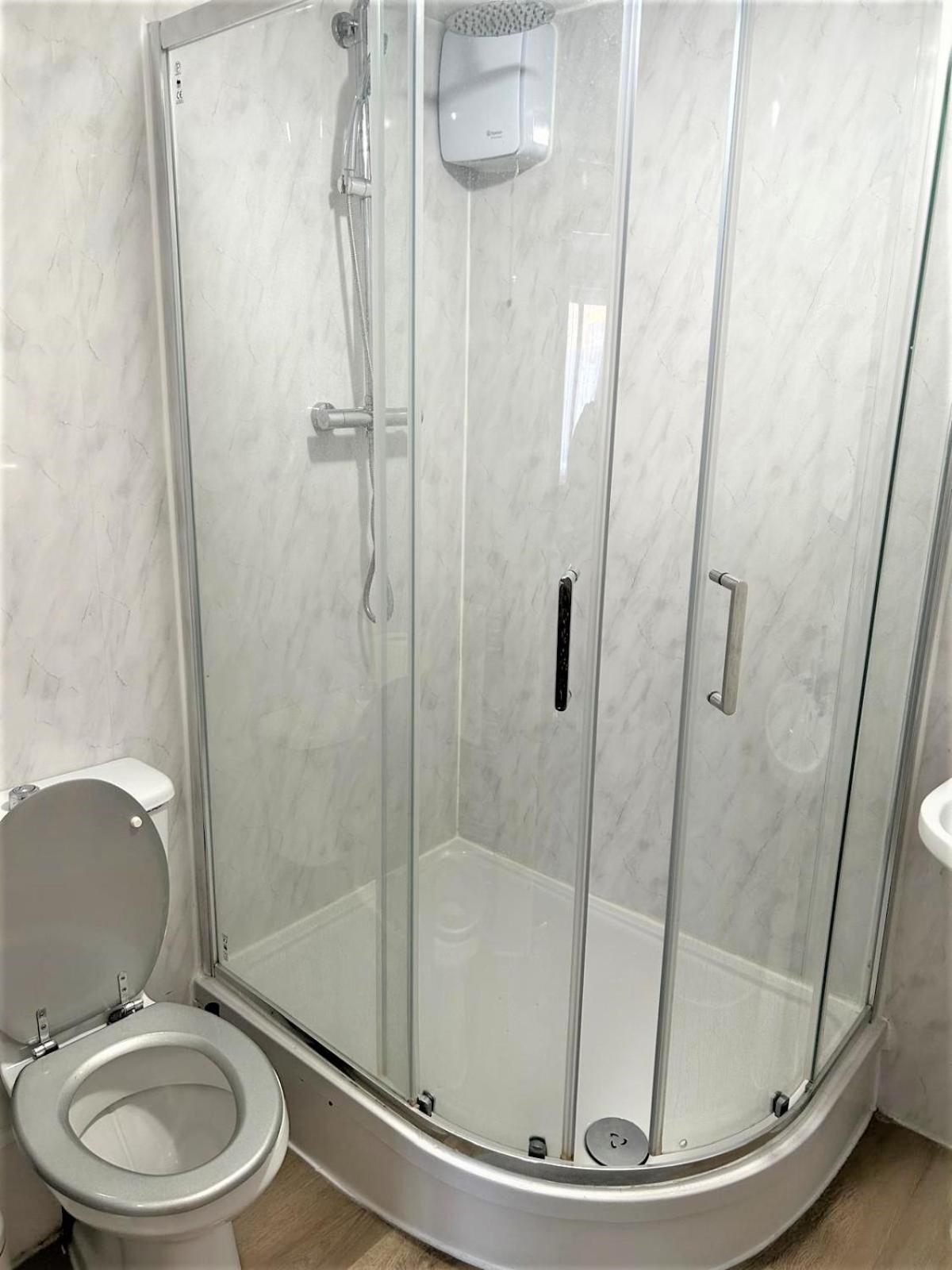 London Zone 2 Lovely 4 Bedroom Apartment - 3 Trowbridge Road Kültér fotó